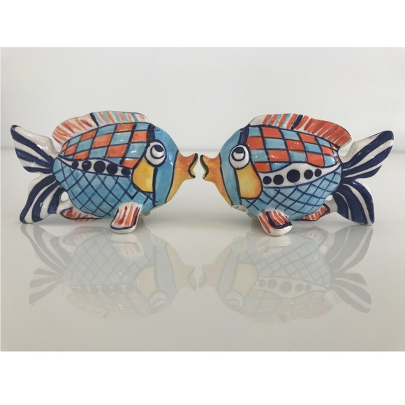 SALT AND PEPPER HAND PAINTED FISH SHAKERS NWOTS! - Picture 2 of 16
